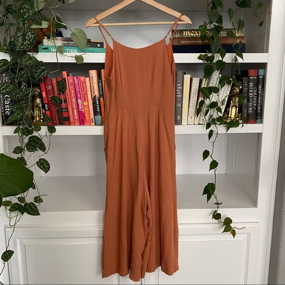 SOLD - Everly Wide-leg Jumpsuit - Picture 3 of 5